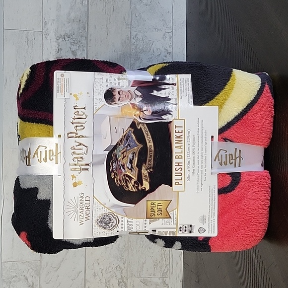 Warner Bros. Other - NWT Harry Potter Super Soft Plush Blanket Crest 60x90